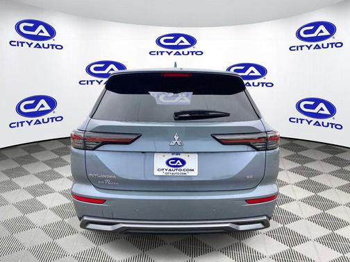 Moonstone Gray Metallic 2025 Mitsubishi Outlander SE S-AWC