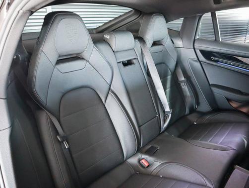 2026 Porsche Panamera 4