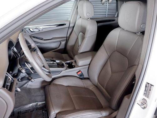 2025 Porsche Macan AWD