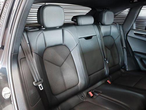 2023 Porsche Macan AWD