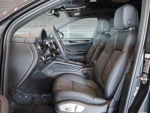 2023 Porsche Macan AWD