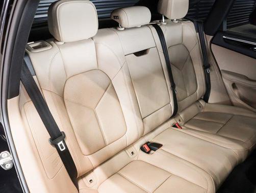 2023 Porsche Macan AWD