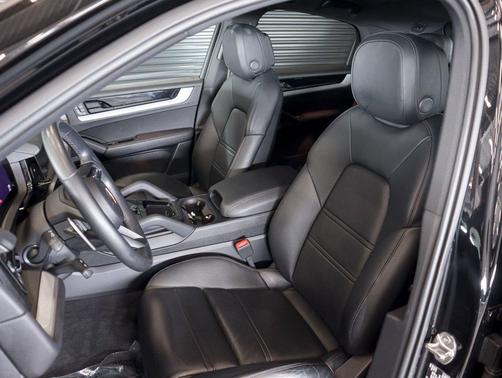 Black 2024 Porsche Cayenne Cayenne