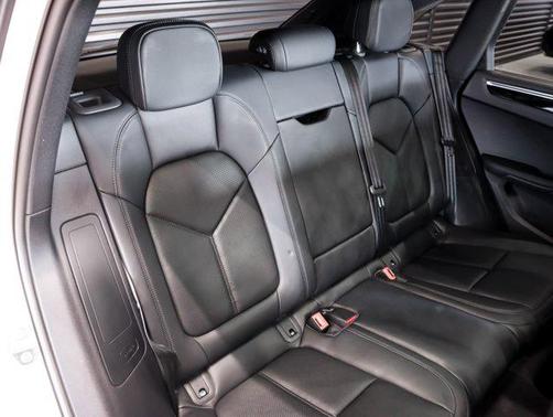 2024 Porsche Macan AWD