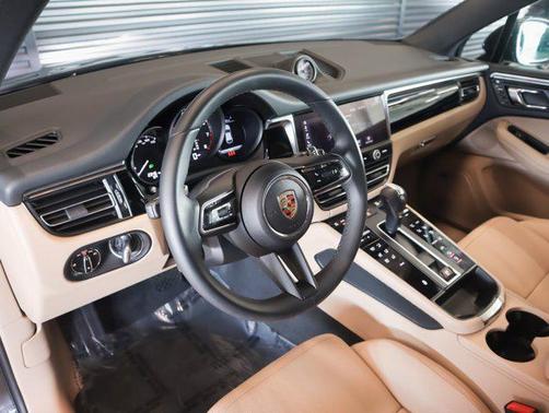 2025 Porsche Macan AWD