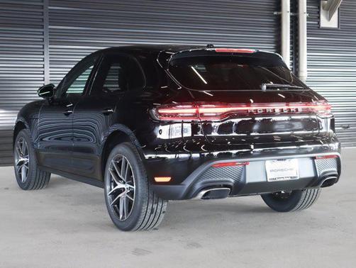 2026 Porsche Macan AWD