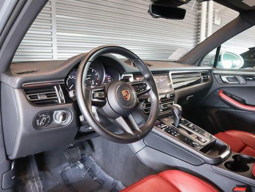 2023 Porsche Macan AWD