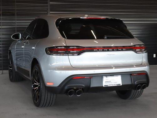 2023 Porsche Macan AWD