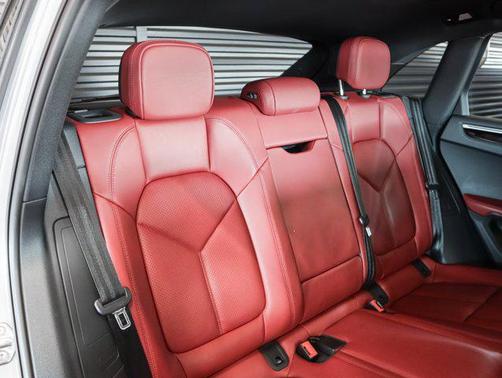 2023 Porsche Macan AWD