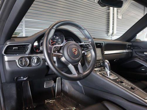 2017 Porsche 911 Carrera