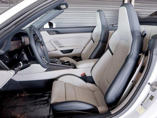 2026 Porsche 911 Carrera 4 GTS