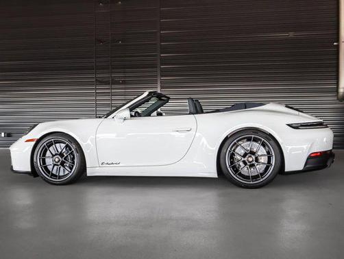 2026 Porsche 911 Carrera 4 GTS