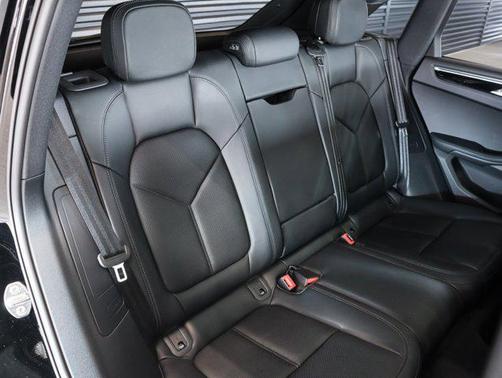 2025 Porsche Macan AWD