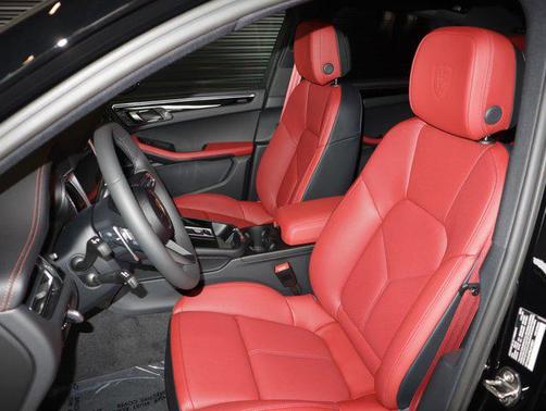 2025 Porsche Macan AWD