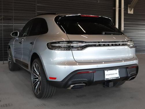 2025 Porsche Macan AWD