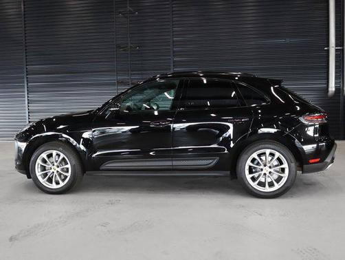 2023 Porsche Macan AWD