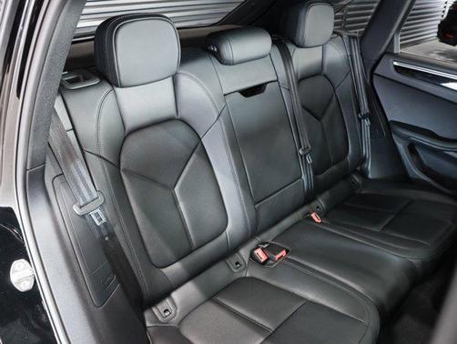 2023 Porsche Macan AWD