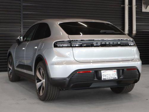 2025 Porsche Macan 4