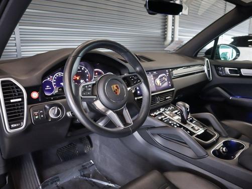 Chromite Black Metallic 2023 Porsche Cayenne Platinum Edition