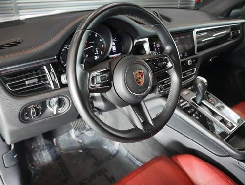 2023 Porsche Macan Base