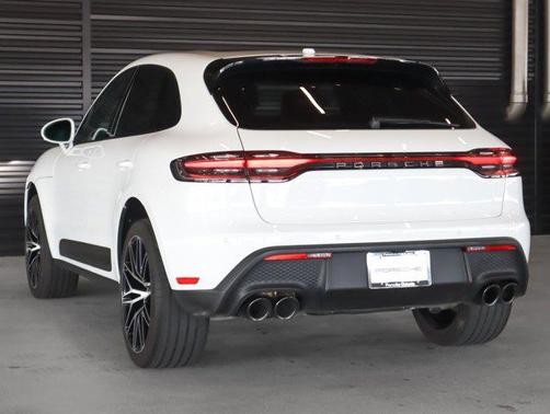 2023 Porsche Macan Base