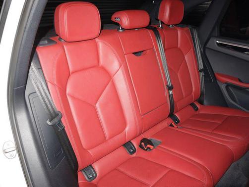 2023 Porsche Macan Base