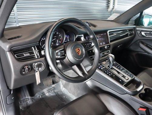 2022 Porsche Macan AWD