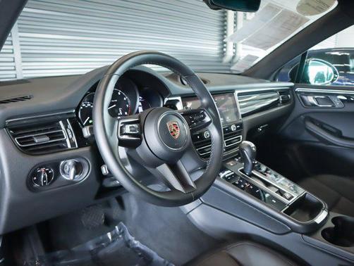 2023 Porsche Macan AWD
