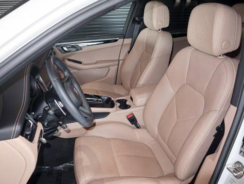 2023 Porsche Macan Base