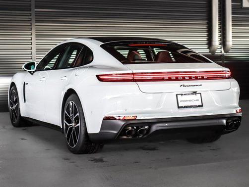 2026 Porsche Panamera 4