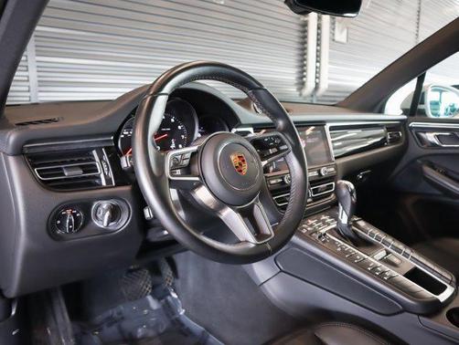 2021 Porsche Macan Base