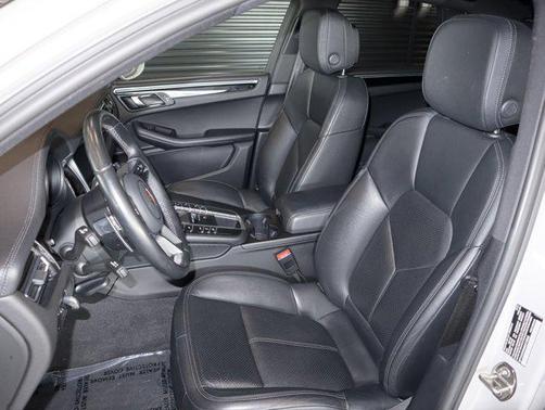 2021 Porsche Macan Base