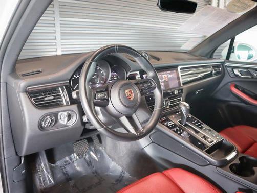 2023 Porsche Macan AWD