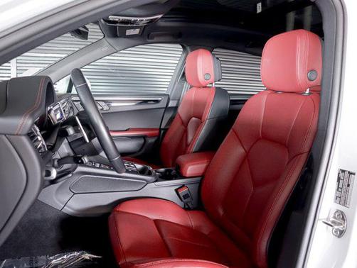 2023 Porsche Macan AWD