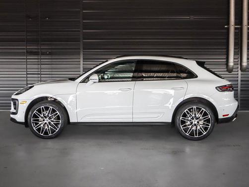 2023 Porsche Macan AWD