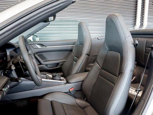 2026 Porsche 911 Carrera 4S Cabriolet