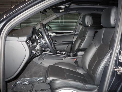 2022 Porsche Macan Base