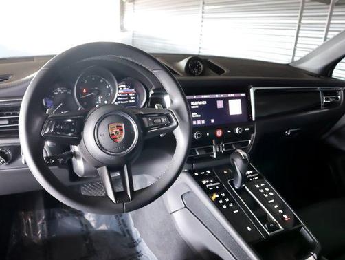 2025 Porsche Macan AWD