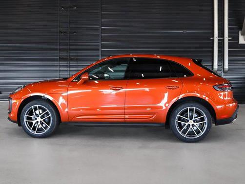 2023 Porsche Macan Base