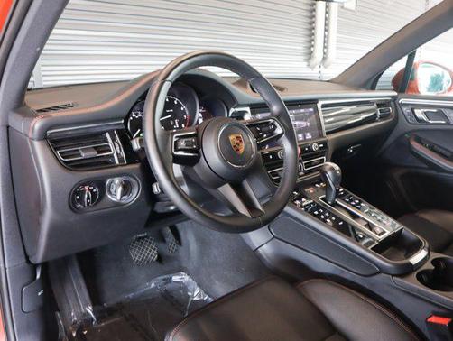 2023 Porsche Macan Base