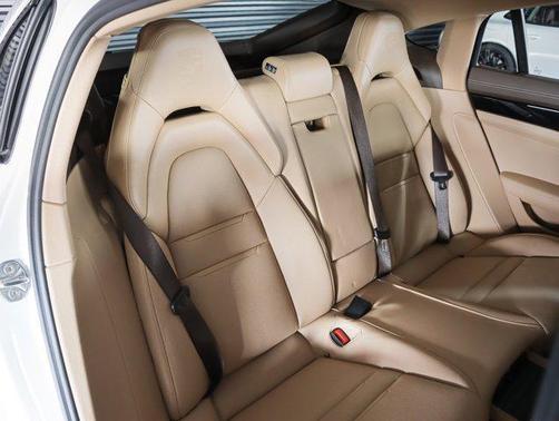 2022 Porsche Panamera 4