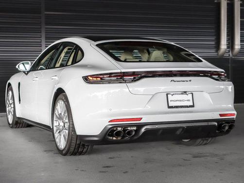 2022 Porsche Panamera 4