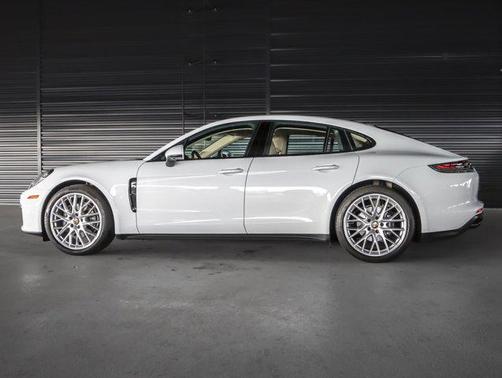 2022 Porsche Panamera 4