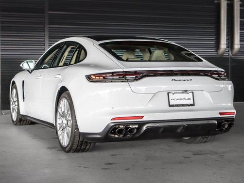 2022 Porsche Panamera 4