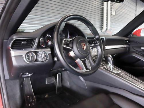2017 Porsche 911 Carrera