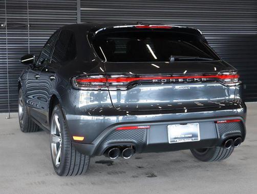 2025 Porsche Macan Base