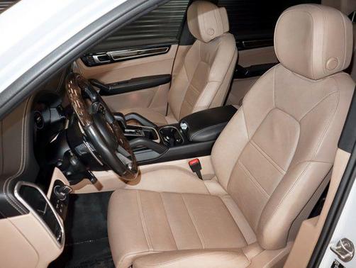 2022 Porsche Cayenne AWD