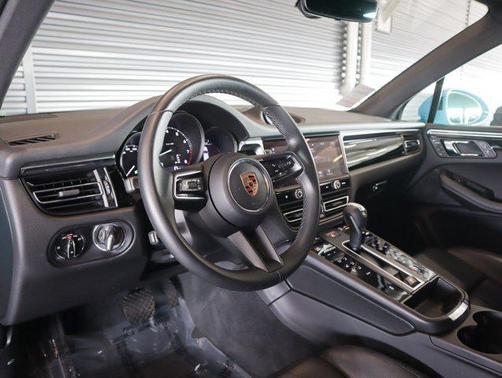 2022 Porsche Macan AWD