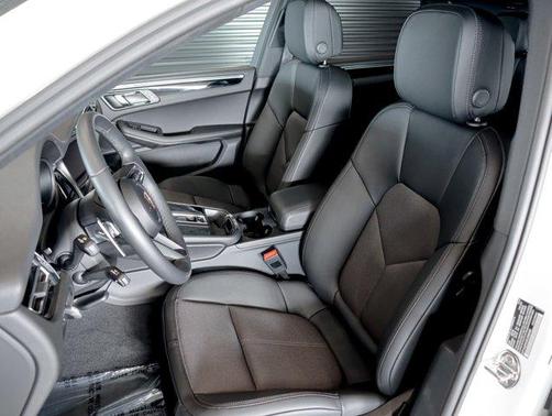 2025 Porsche Macan AWD