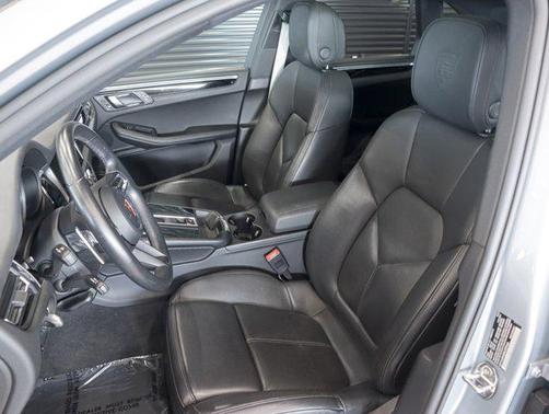 2022 Porsche Macan AWD